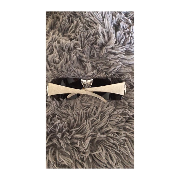 Authentic Fendi Sunglasses - Picture 5 of 7